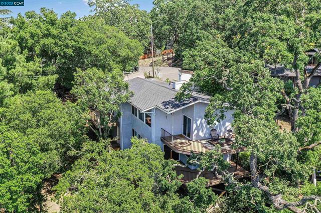1005 Hawthorn Dr